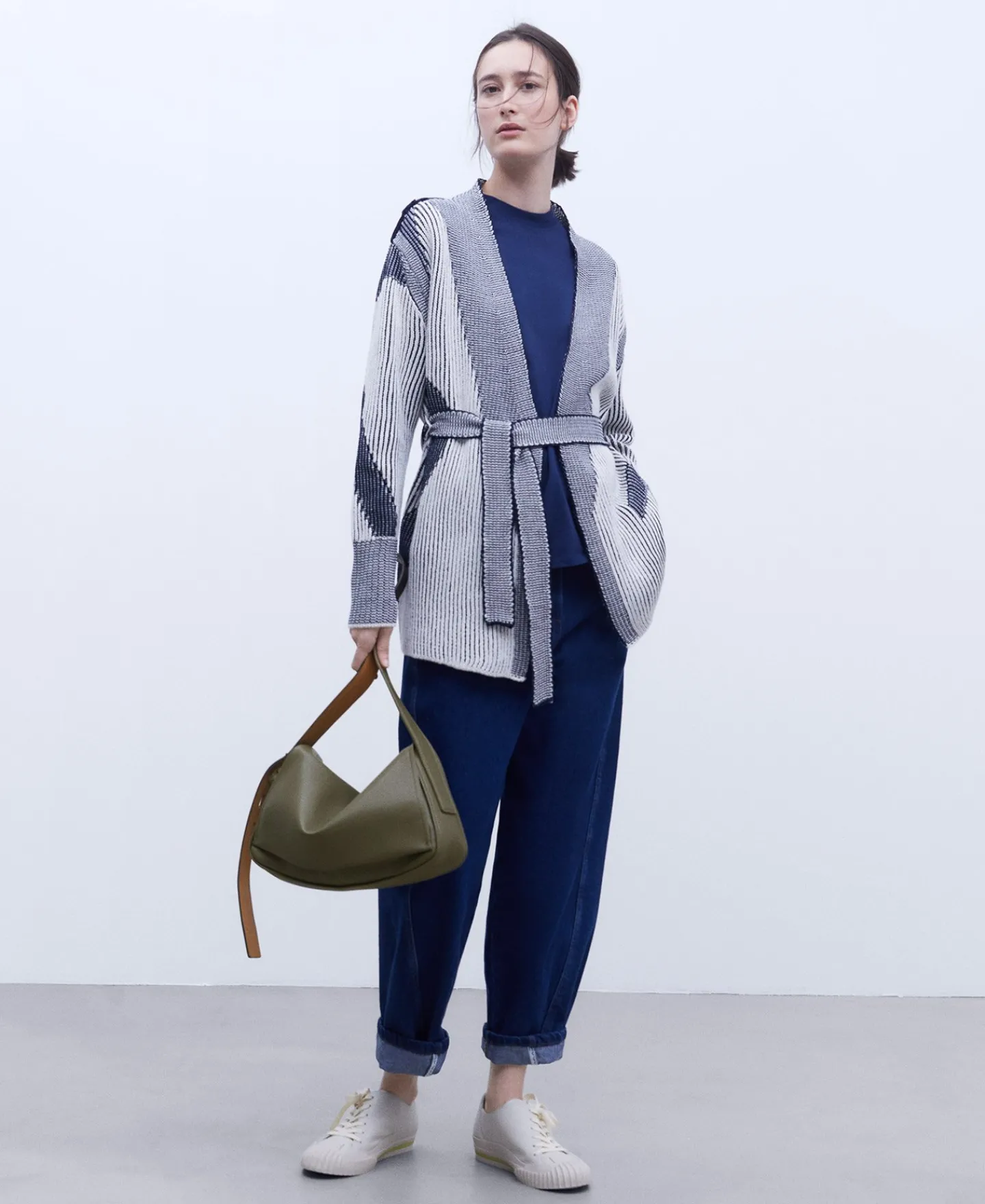 mala_a_tiracolo_media_com_5-3.webp Adolfo Dominguez Malas | Mala A Tiracolo Media Com Textura Lisa Verde Escuro